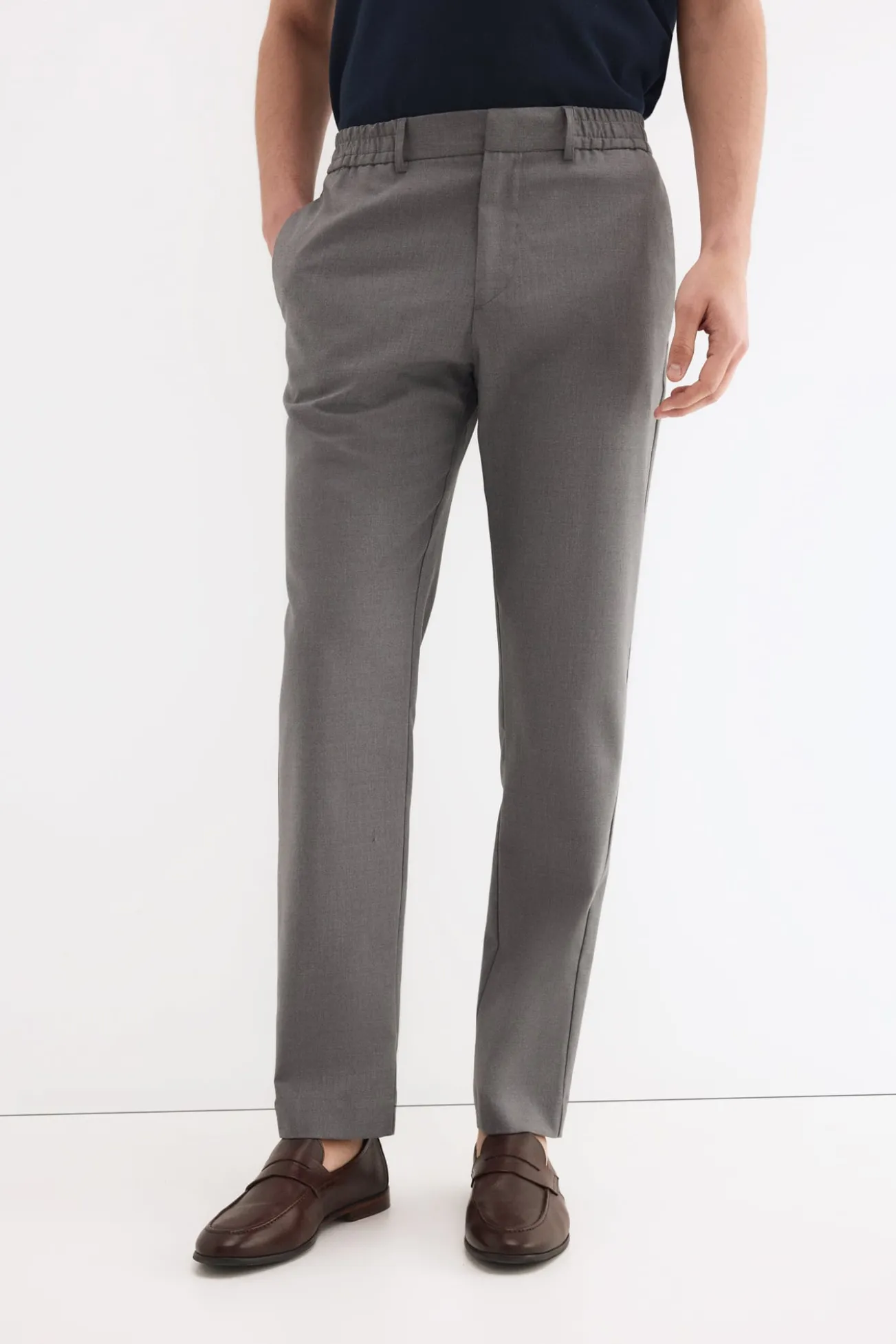 Calça com elástico lateral