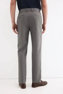 Calça com elástico lateral