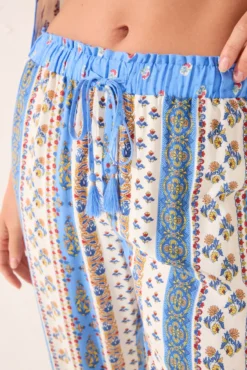 Calça comprida de viscose com bordas multicoloridas