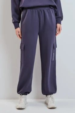 Calça comprida larga cinzenta