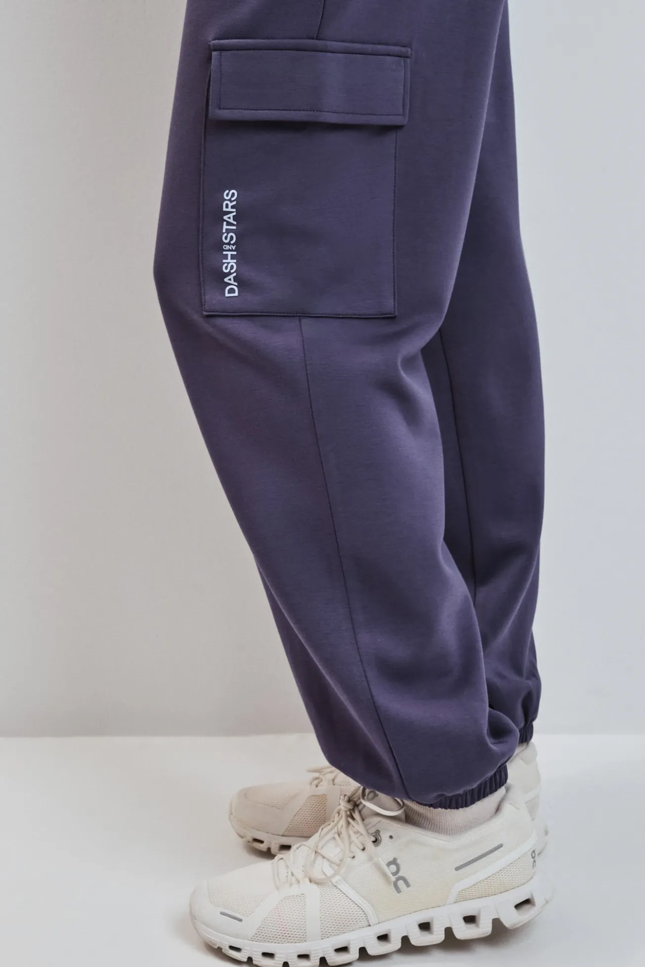 Calça comprida larga cinzenta