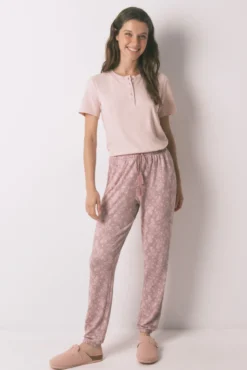Calça compridas de malha em paisley rosa suave