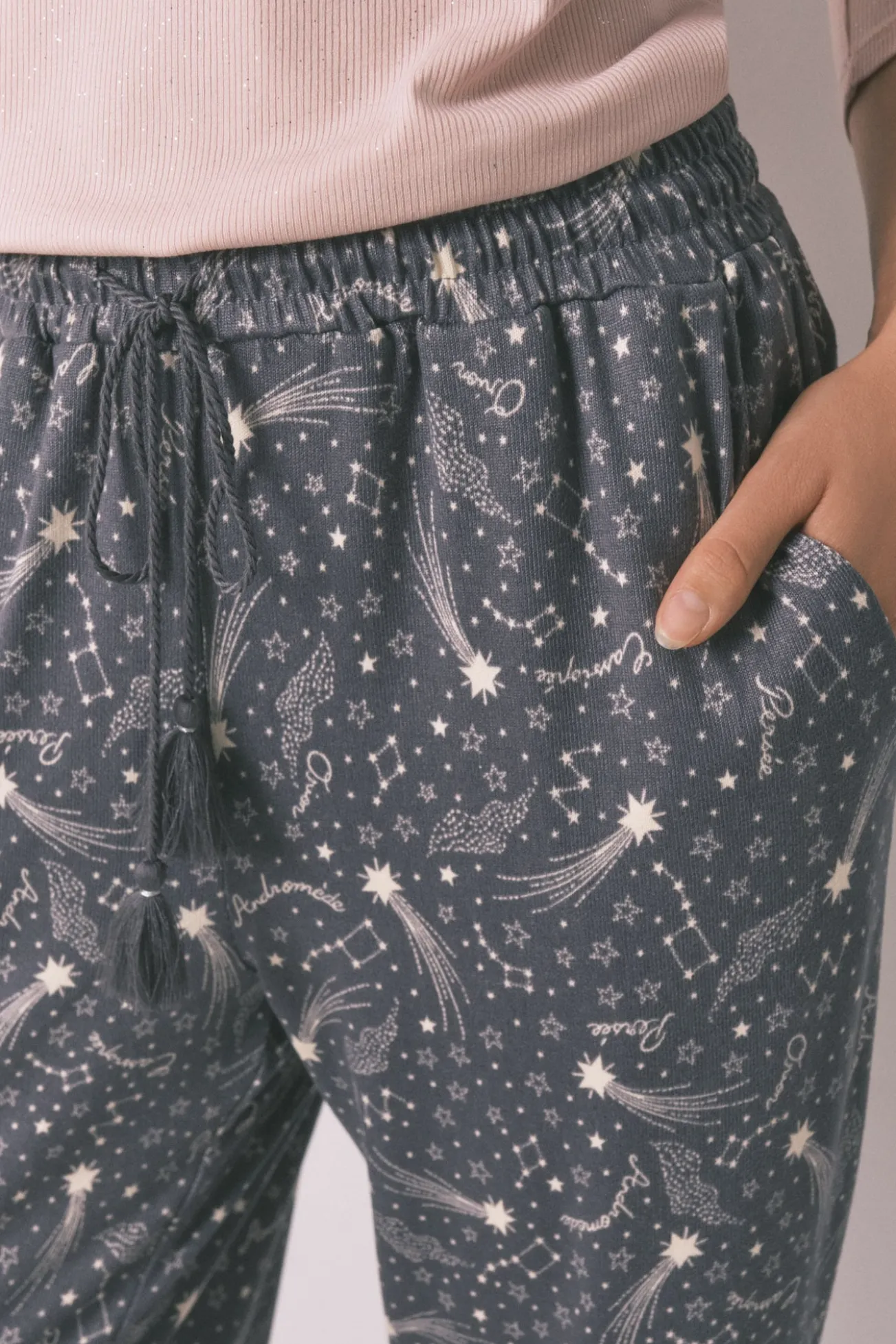 Calça compridas de malha quente com estrelas cinza suaves