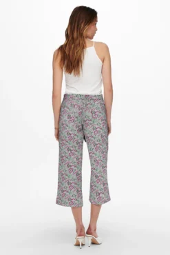 Calça culotte com laçada frontal