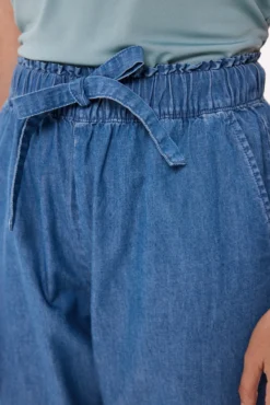 Calça denim leve