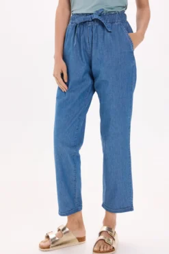 Calça denim leve