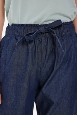 Calça denim leve