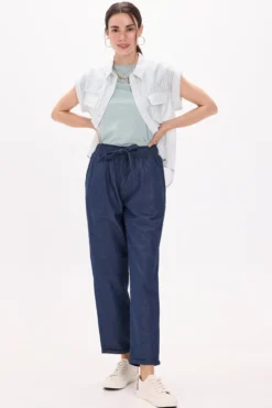 Calça denim leve