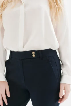 Calça detalhe botões