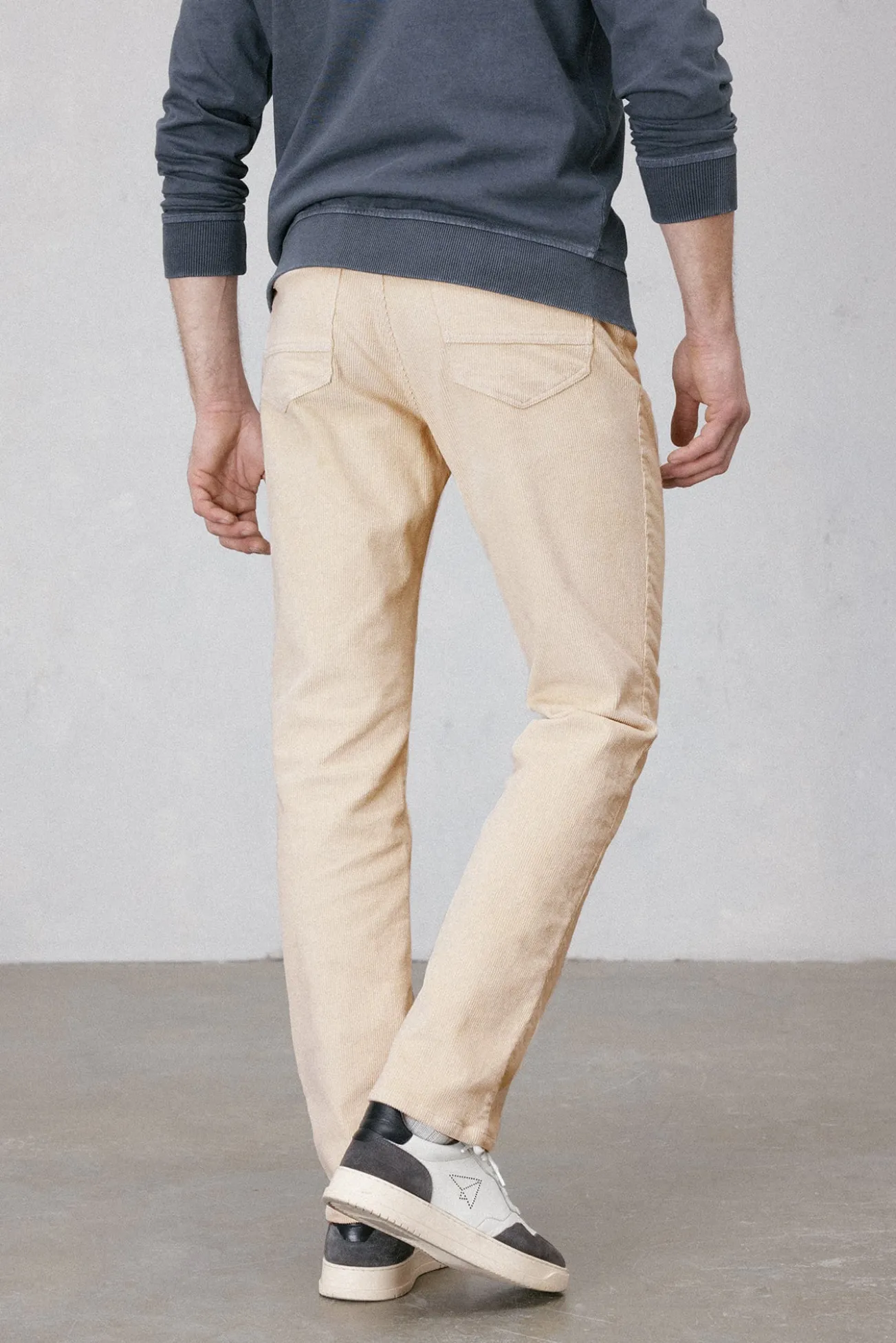 Calça fina de veludo com 5 bolsos