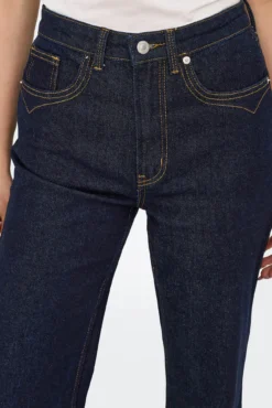 Calça jeans boca de sino