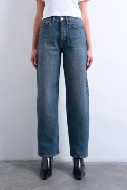 Calça jeans de cintura média
