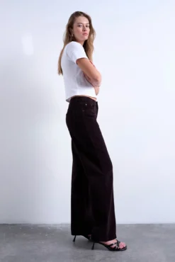 Calça jeans de perna larga