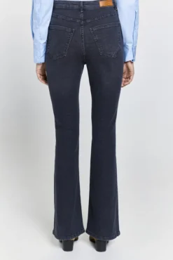 Calça jeans flare de cintura alta