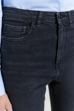 Calça jeans flare de cintura alta