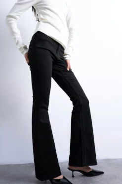 Calça jeans flare de cintura alta