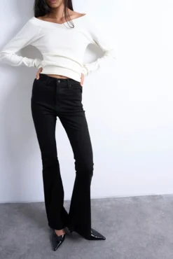 Calça jeans flare de cintura alta