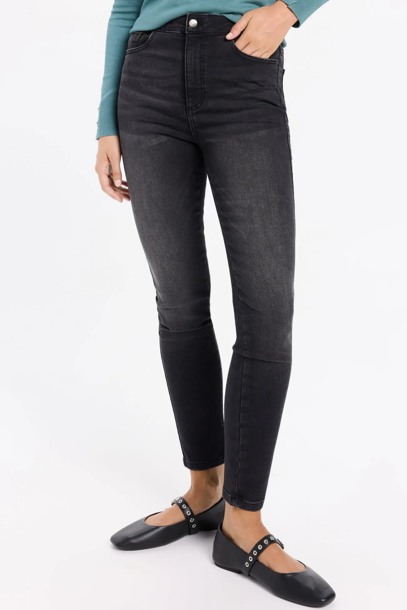 Calça jeans push-up de cintura média