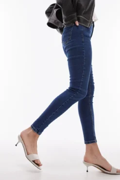 Calça jeans slim de cintura alta