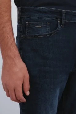 Calça jeans slim fit azul bem escura
