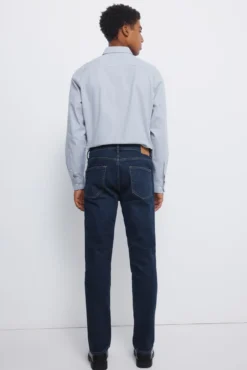 Calça jeans slim fit com lavagem escura