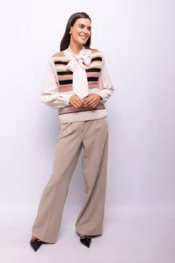 Calça largas com pregas