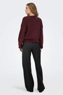 Calça retas plissadas