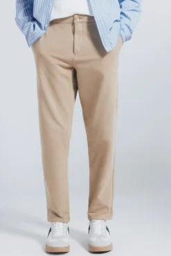 calças chino slim fit confortáveis