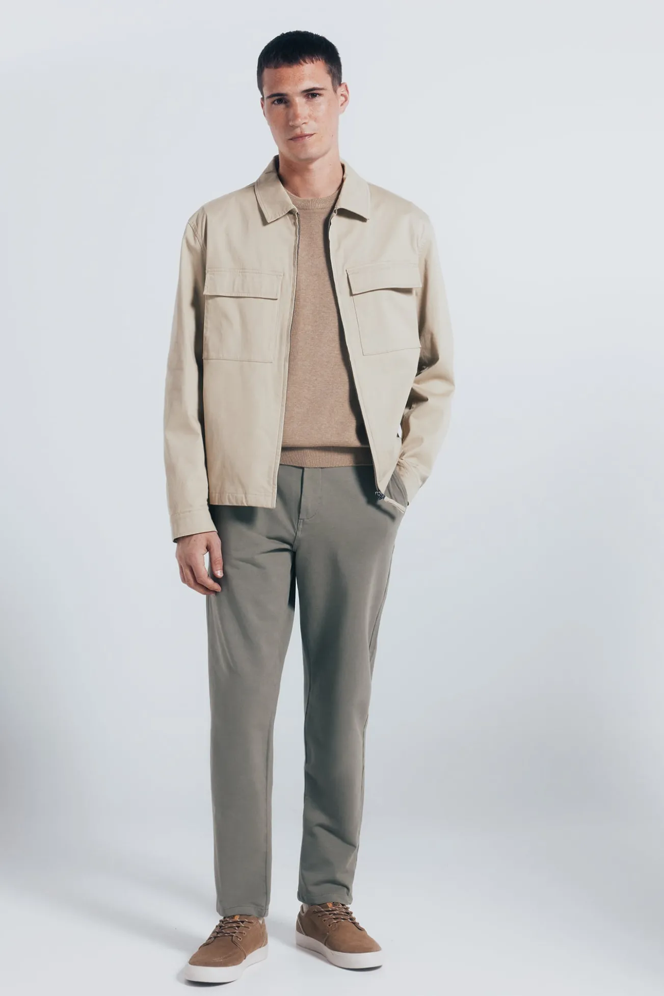 calças chino slim fit confortáveis