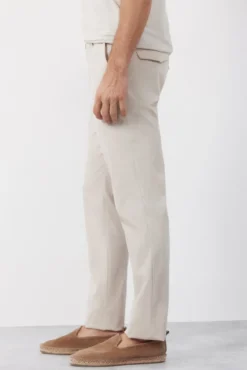 Calças chino técnicas slim leves