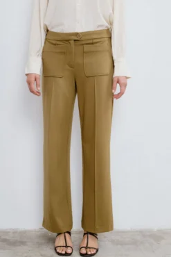 Calça social com bolsos frontais