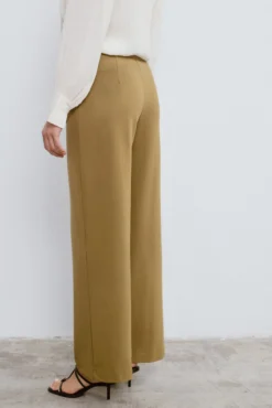 Calça social com bolsos frontais