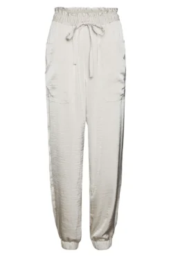 Calças skinny efeito acetinado