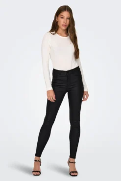 Calças skinny enceradas cintura subida