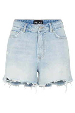 Calções jeans.