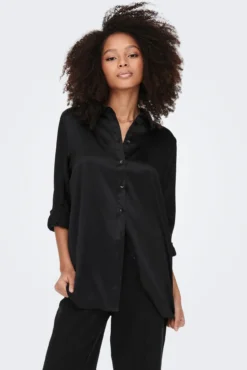 Camisa acetinada oversized