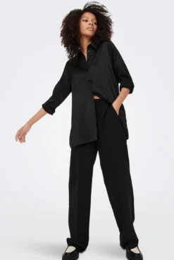 Camisa acetinada oversized