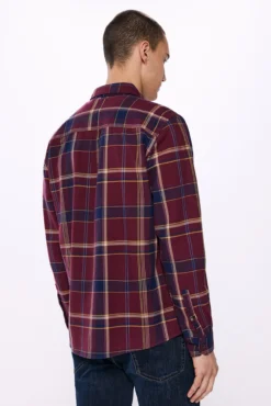 Camisa aos quadrados