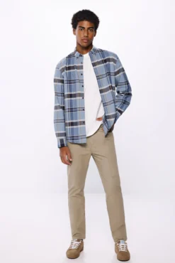 Camisa aos quadrados