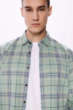 Camisa aos quadrados