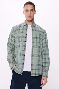 Camisa aos quadrados