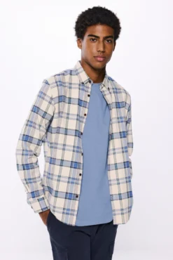 Camisa aos quadrados