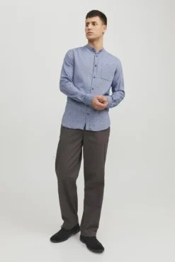 Camisa confortável com gola mao