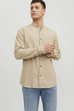 Camisa confortável com gola mao