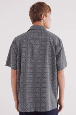 Camisa de boliche estampada de manga curta