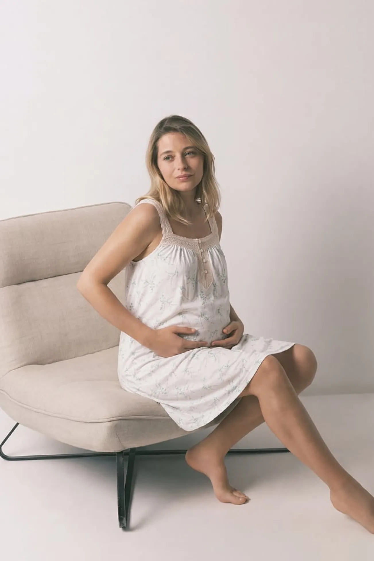 Camisa de dormir curta maternity em algodão estampado flores