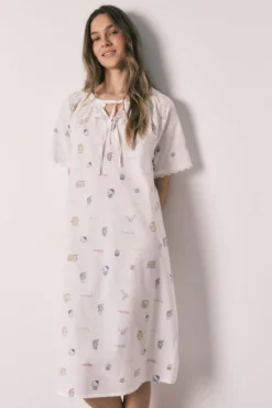 Camisa de dormir Hello Kitty com laçadas em algodão