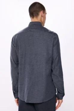 Camisa de flanela com bolsos no peito