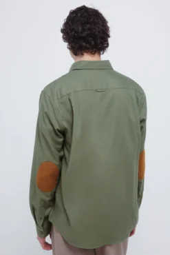 Camisa de flanela com cotoveleiras