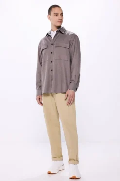 Camisa de lã com bolsos